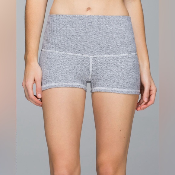 Lululemon Boogie Short (Roll Down) Luon
Herringbone Heathered Black White US 4 - Picture 1 of 5